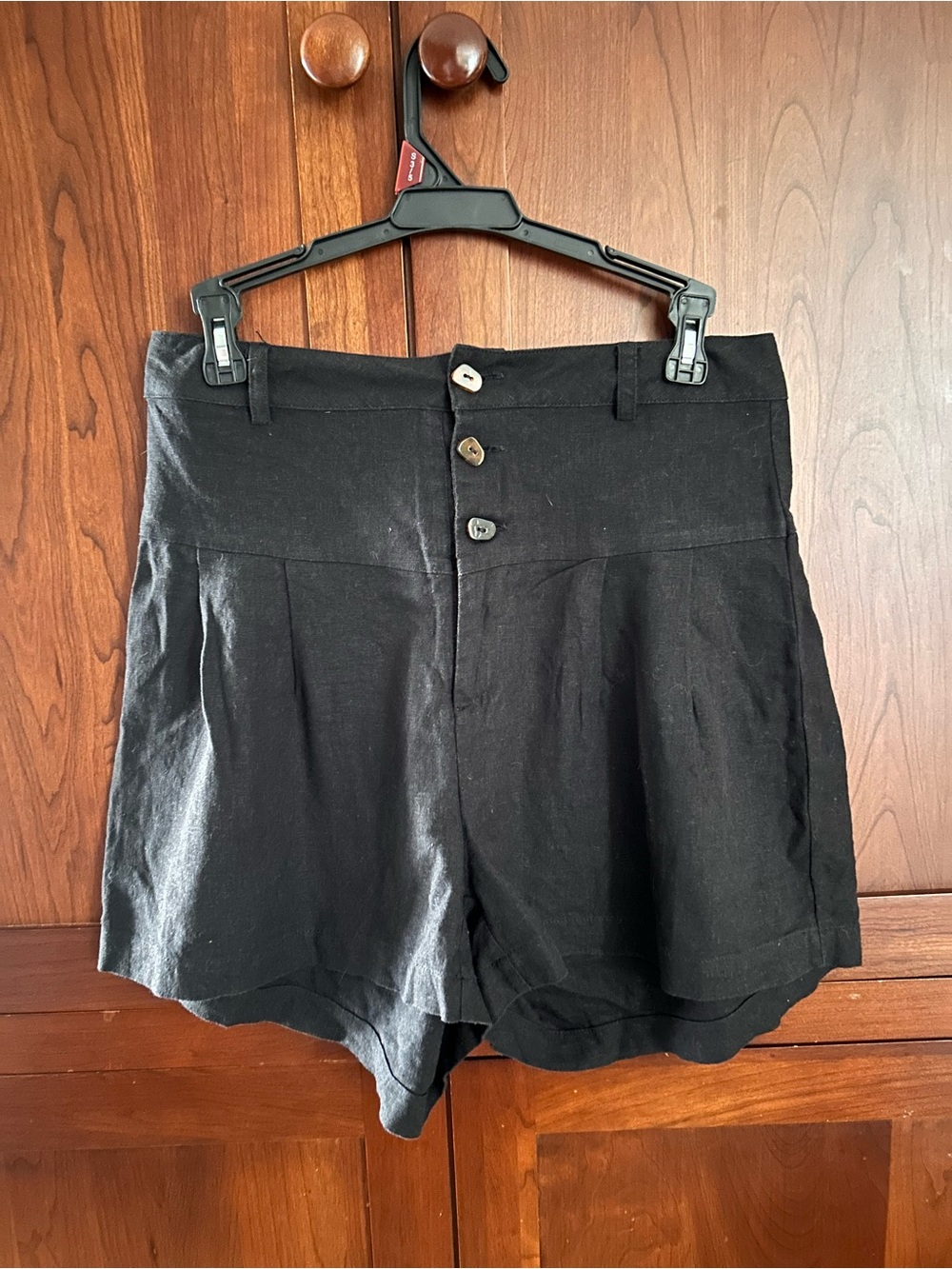 Chocolate High-Waist Black Pleated Linen Women’s Shorts with Button Front